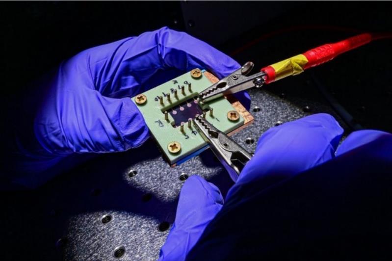 超薄太陽能電池新突破：光伏效率提高18%